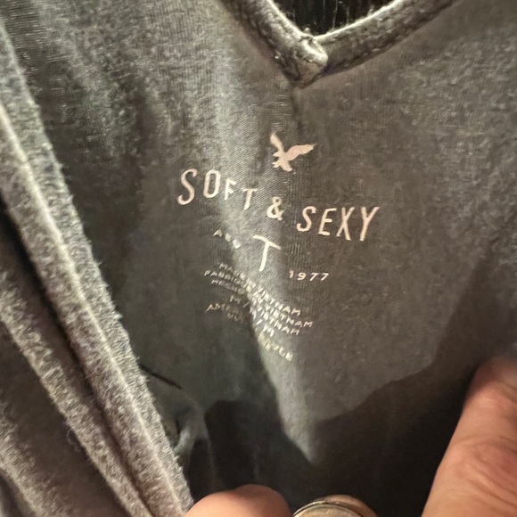 Womens Dark gray cold shoulder soft tee! Size Med - Picture 3 of 3